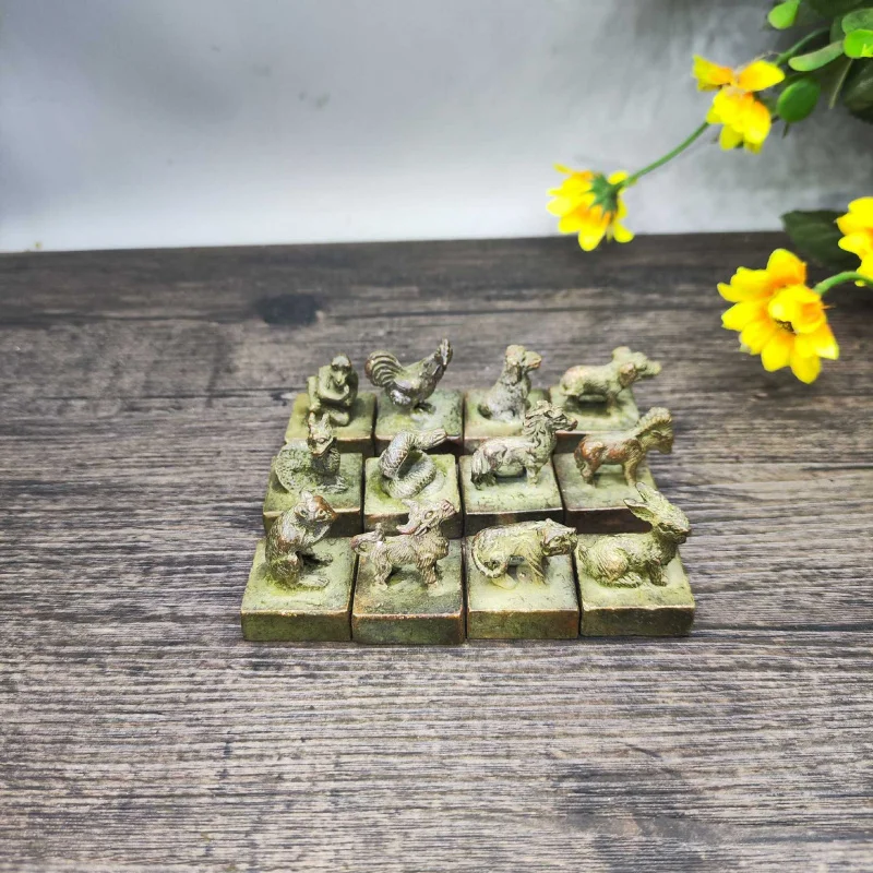 

Разнообразные артефакты: Двенадцать знаков зодиака, Высочайший орнамент с девятью драконами, Коллекция старинных предметов, Бронзовая печать