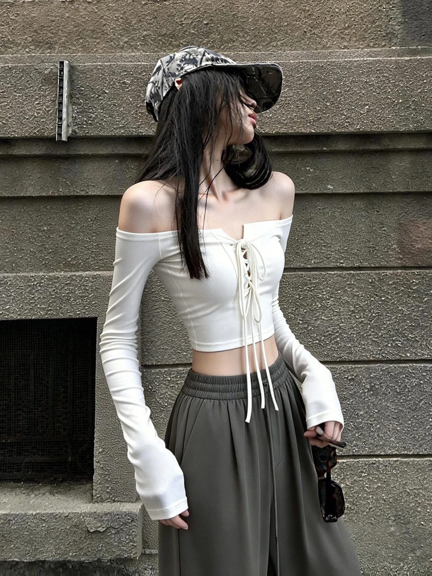 Camiseta Feminina de Manga Longa Estilo Curto Spicy Girl, Blusa Interna de Cintura Alta, Ajuste Fino e Respirável, Nova Moda Primavera