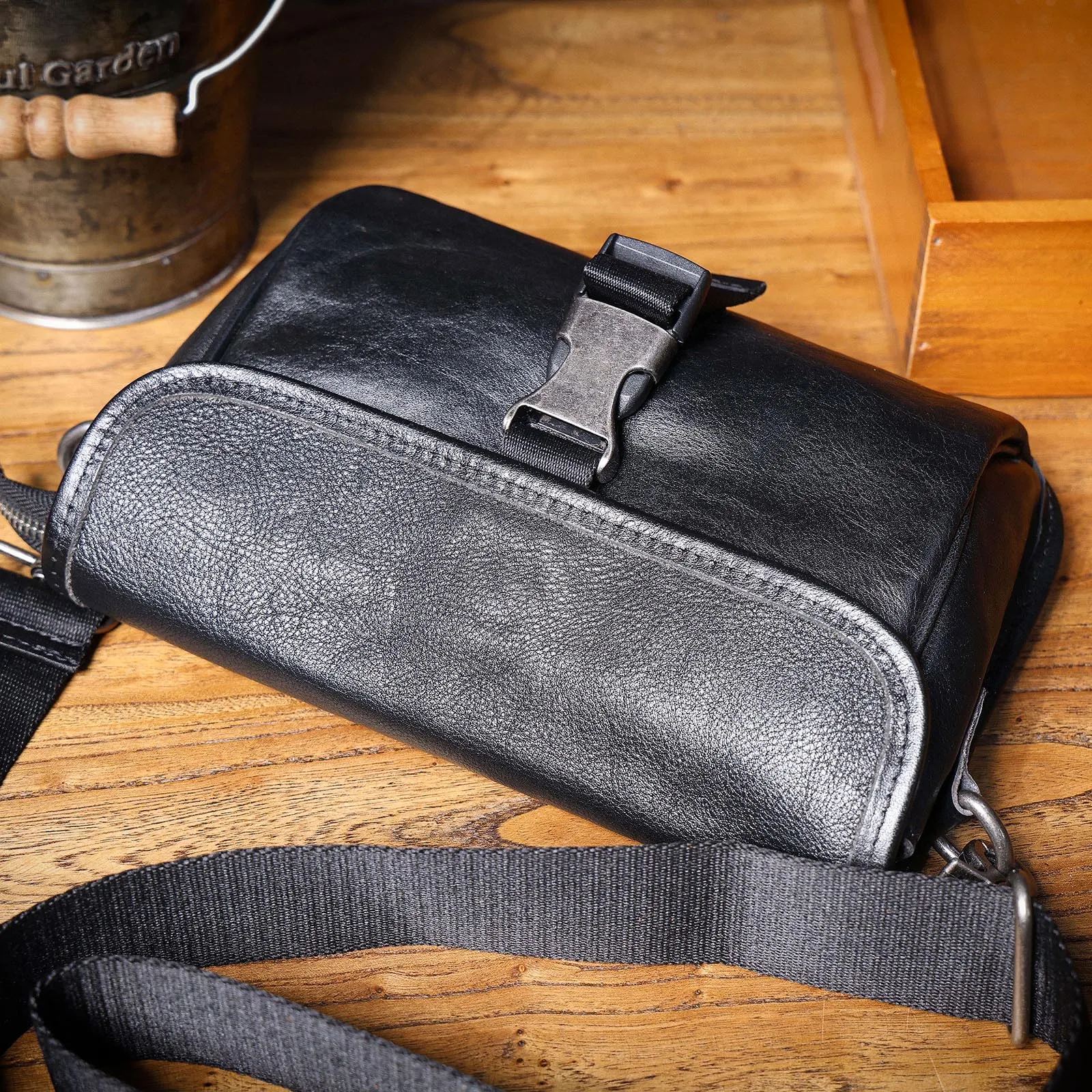 Echtes Leder Herren Casual Brusttasche Rindsleder Umhängetasche Modische Handytasche Pflanzlich Gegerbtes Gerafftes Leder – Detail 8