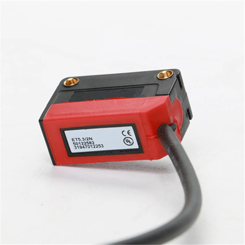 1PC New ET5.3/2N Photoelectric Switch Sensor For Leuze 50122582