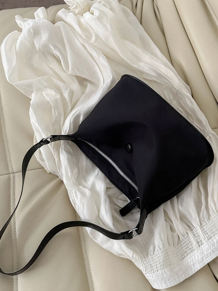 Bolso Popular francés sle de un solo hombro para mujer, novedad de 2024, tela Oxford de nailon, bolsa Simple Popular para ir al trabajo Ins