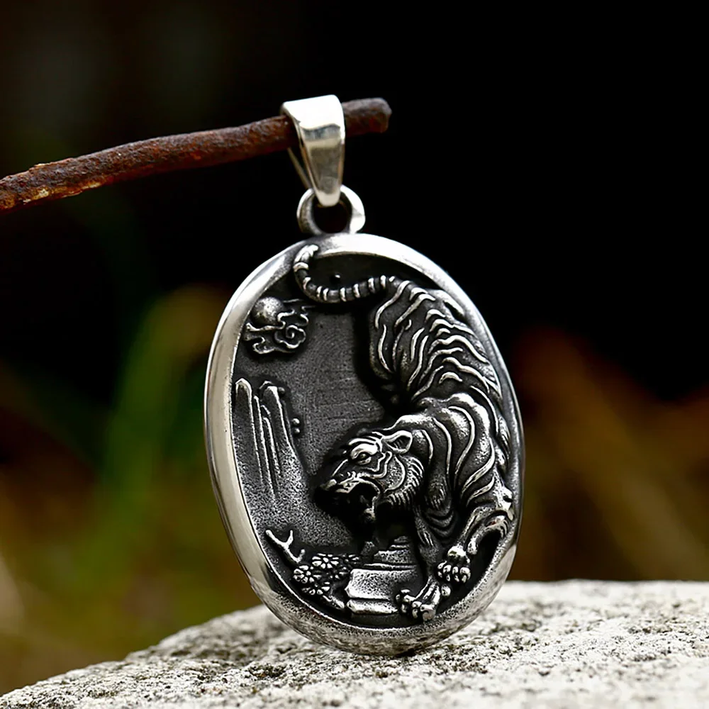 

New Design Stainless Steel Tiger Pendant Necklace For Men Punk Domineering Animal Necklaces Fashion Creative Jewelry Wholesale