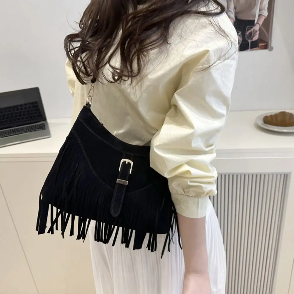 

Sweet Korean Style Tassel Shoulder Bag Solid Color Buckle Suede Handbag Ethnic Style Large Capacity Underarm Packs Travel