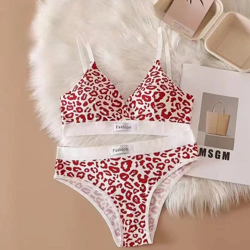 강철 반지가없는 프랑스 스타일 여성 속옷 통기성 편안한 유행 여성 정장 섬세한 매력적인 여성 탑