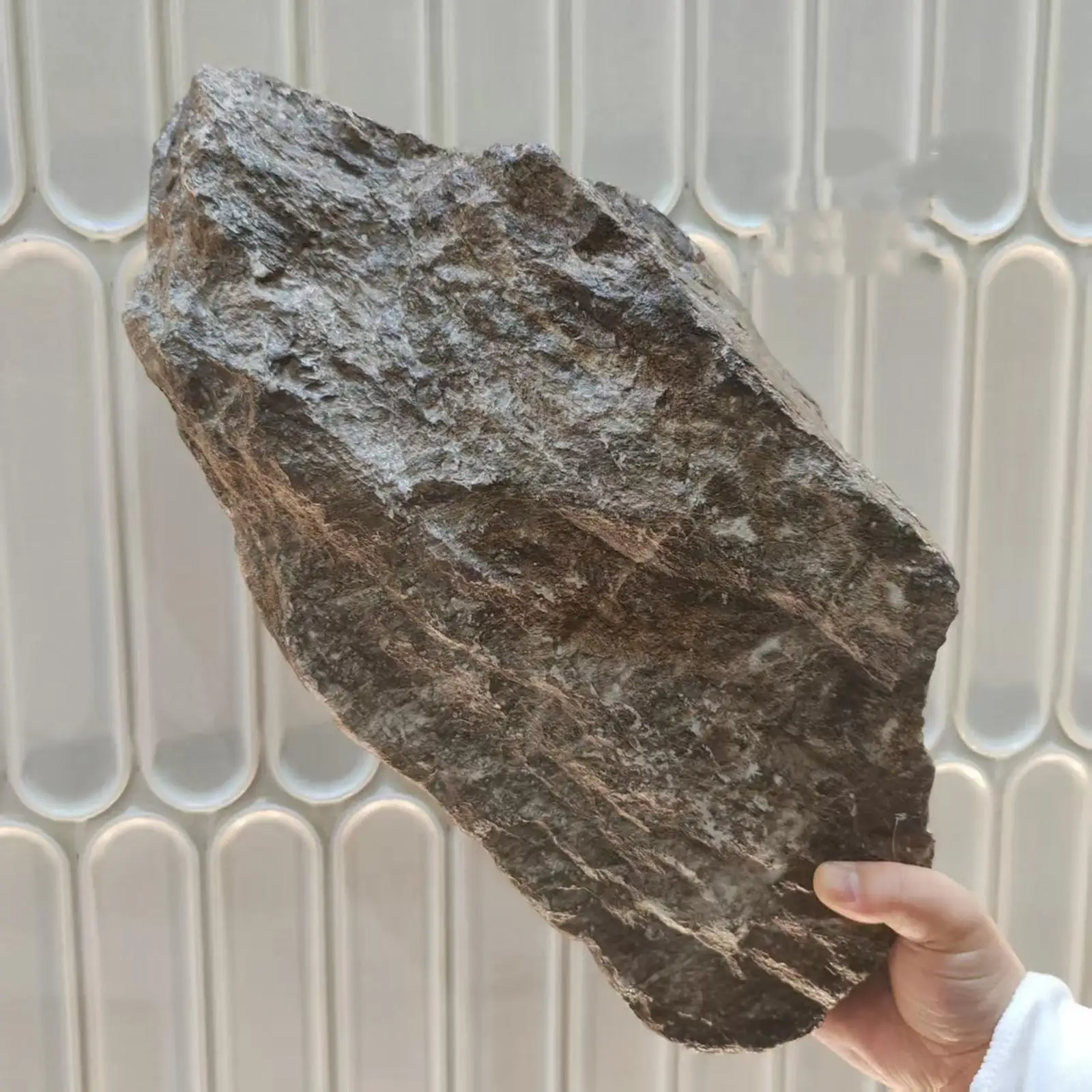人工岩の自然な質感の装飾品-軽量pu砂岩-ランドスケープ用-広場、裏庭、ホテル、公園の装飾に