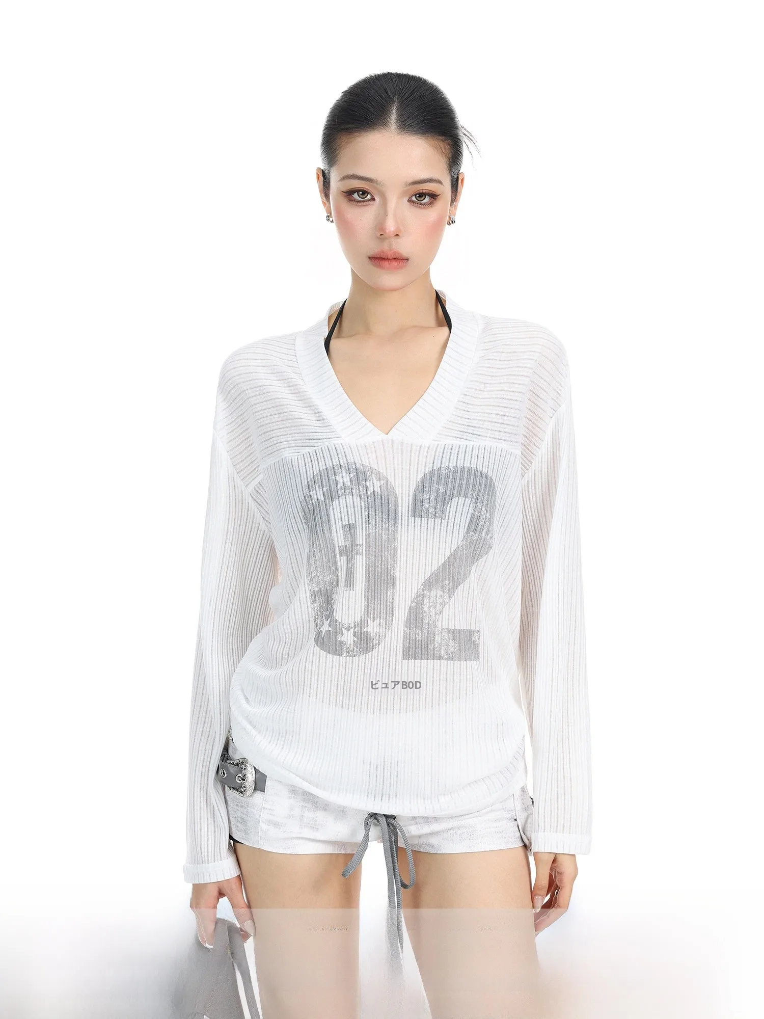 

Стильная дышащая футболка с длинным рукавом и принтом-надписью для женщин: летняя, свободная, стройнящая, с защитой от солнца, модная