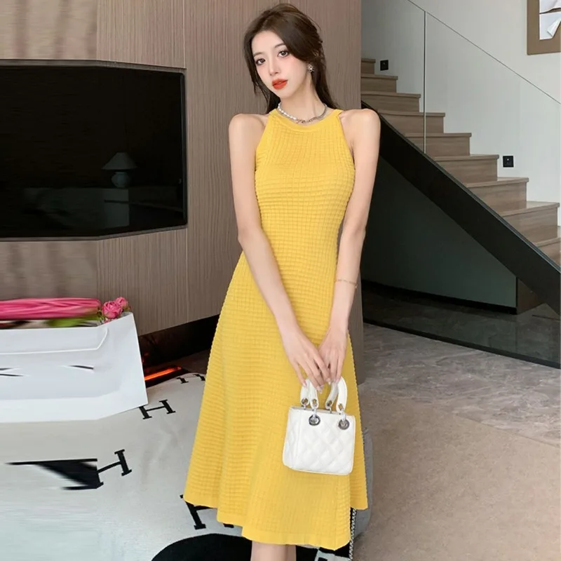 

2024 French Style Hanging Neck Dress, Ladies Royal Sister Style Slim Fit Design, High Grade Sleeveless Mid length Skirt