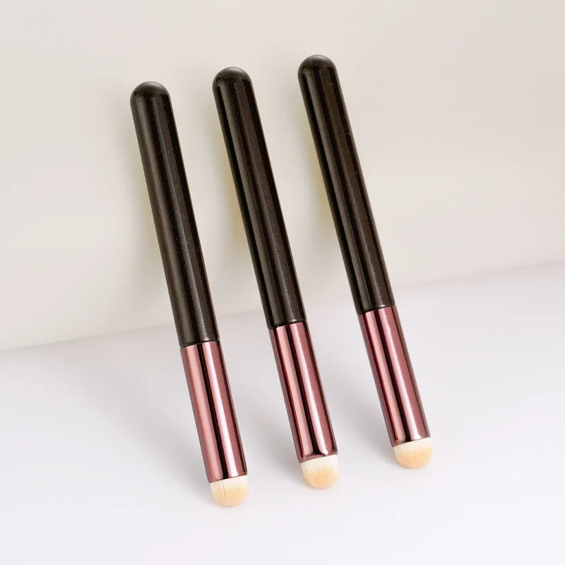 Single-pack new multi-functional round lip brush lipstick mist face brush smudging concealer brush portable lip makeup brush bea