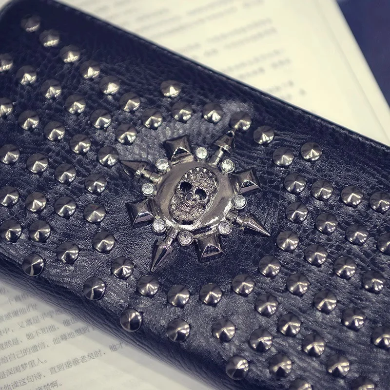 2025 Unisex Black Punk Women Wallet Female Coin Purse Long Wallet Skull Rivets Lady Hot Zipper Purse Card Holder Purse H066