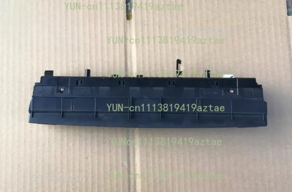 Appropriate for Mazda6 display screen, small screen, electronic clock, CD display screen assembly original 1Pc