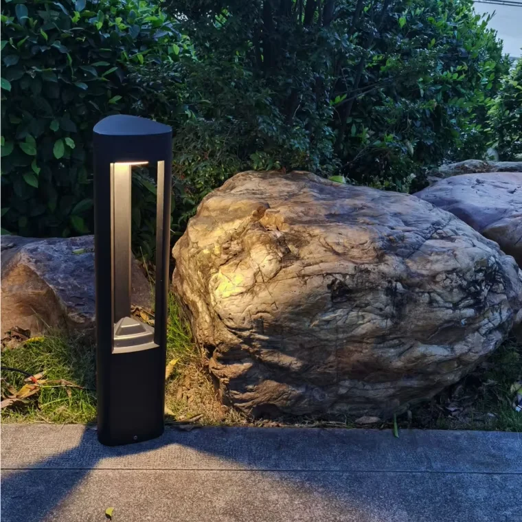 luci-led-da-giardino-moderne-e-minimaliste-luce-bianca-calda-corpo-in-alluminio-ip65-per-ville-agriturismi-cortili-giardini-e-prati