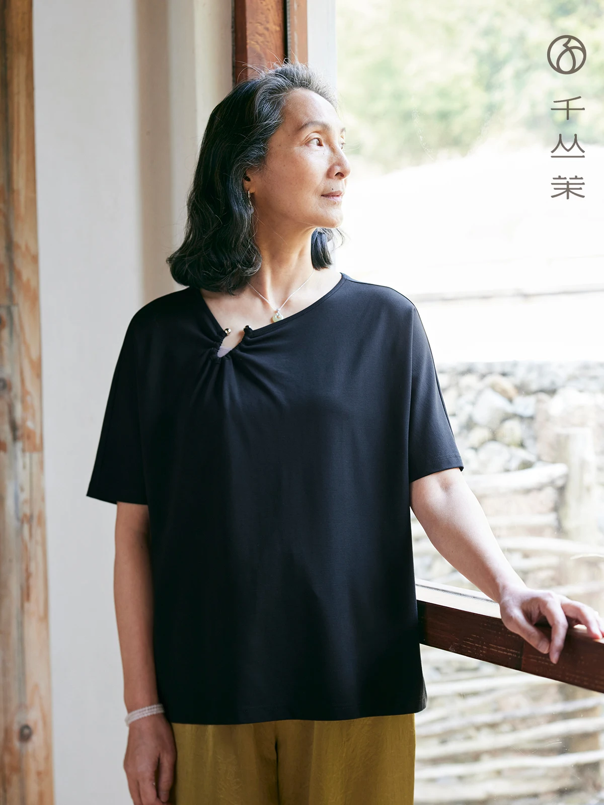 

Ice Silk Short Sleeve T-Shirt Women's Breathable Top Design Sensation Middle Aged And Elderly Fashion Casual Loose Fit