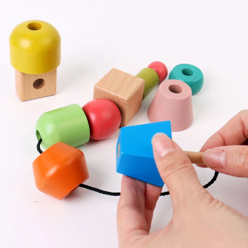 25 cards and 10 large beads of different shapes to exercise children's hands-on and color recognition abilities