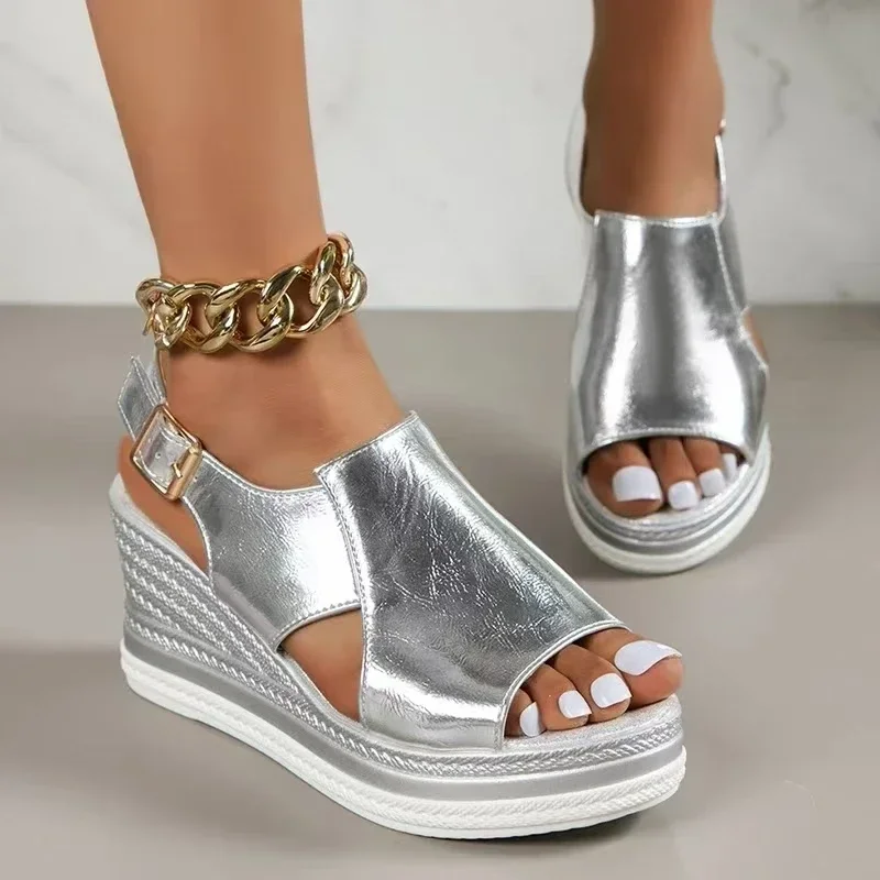 Vrouwen Zomer Sandalen 2024 Nieuwe Wedge Platform Sandalen Goud Pu Lederen Sandalen Peep Toe Vrouw Strandschoenen Romeinse Dames Sandaal