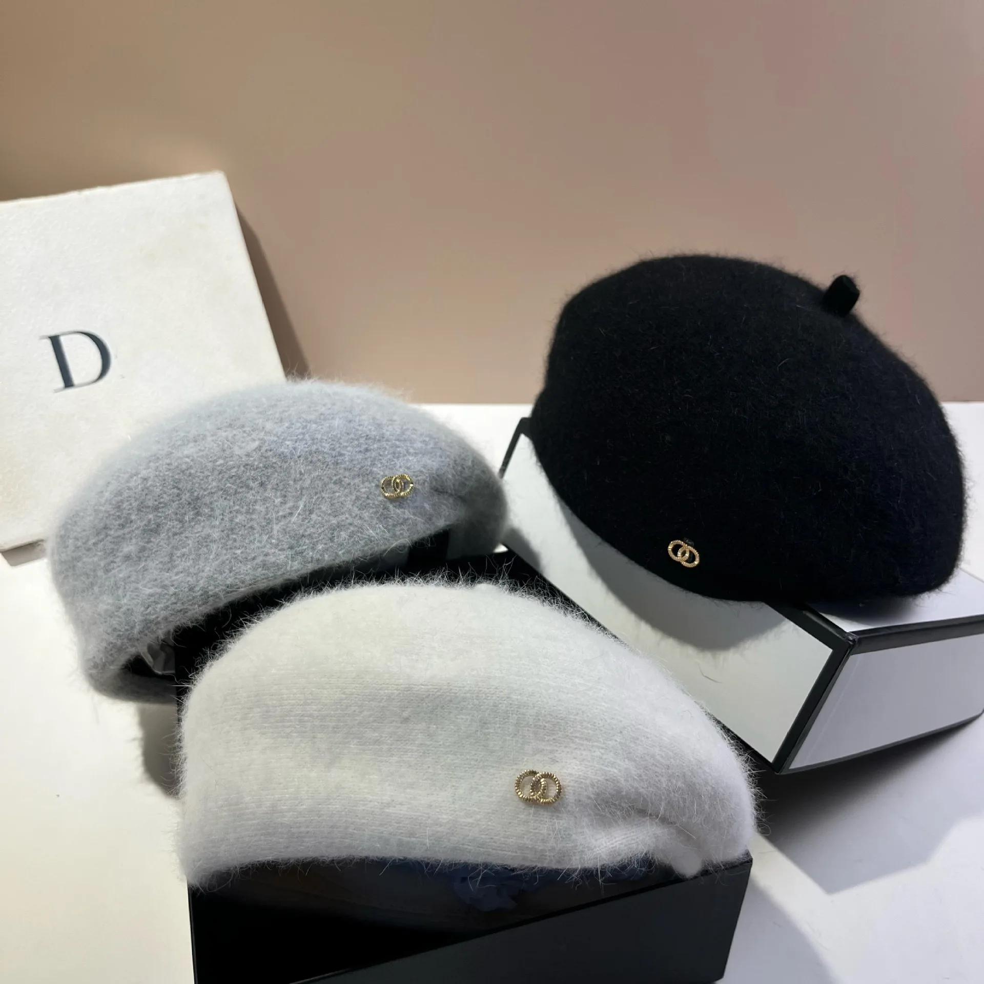 

Angola Rabbit Fur Women's Knitted Beret Luxury Metal Logo Winter Warm Beanie Cap Versatile Girl's French Artist Painter Hat