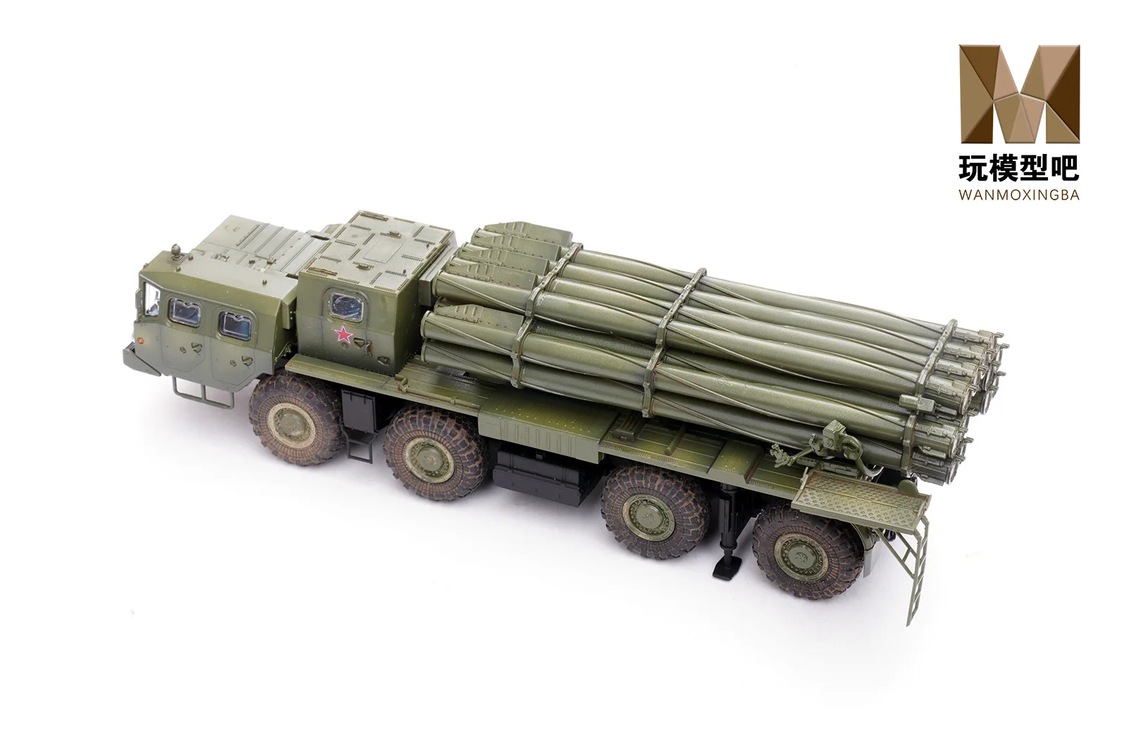 1/72 BM-30 Tornado M rocket launcher plastic finished military model