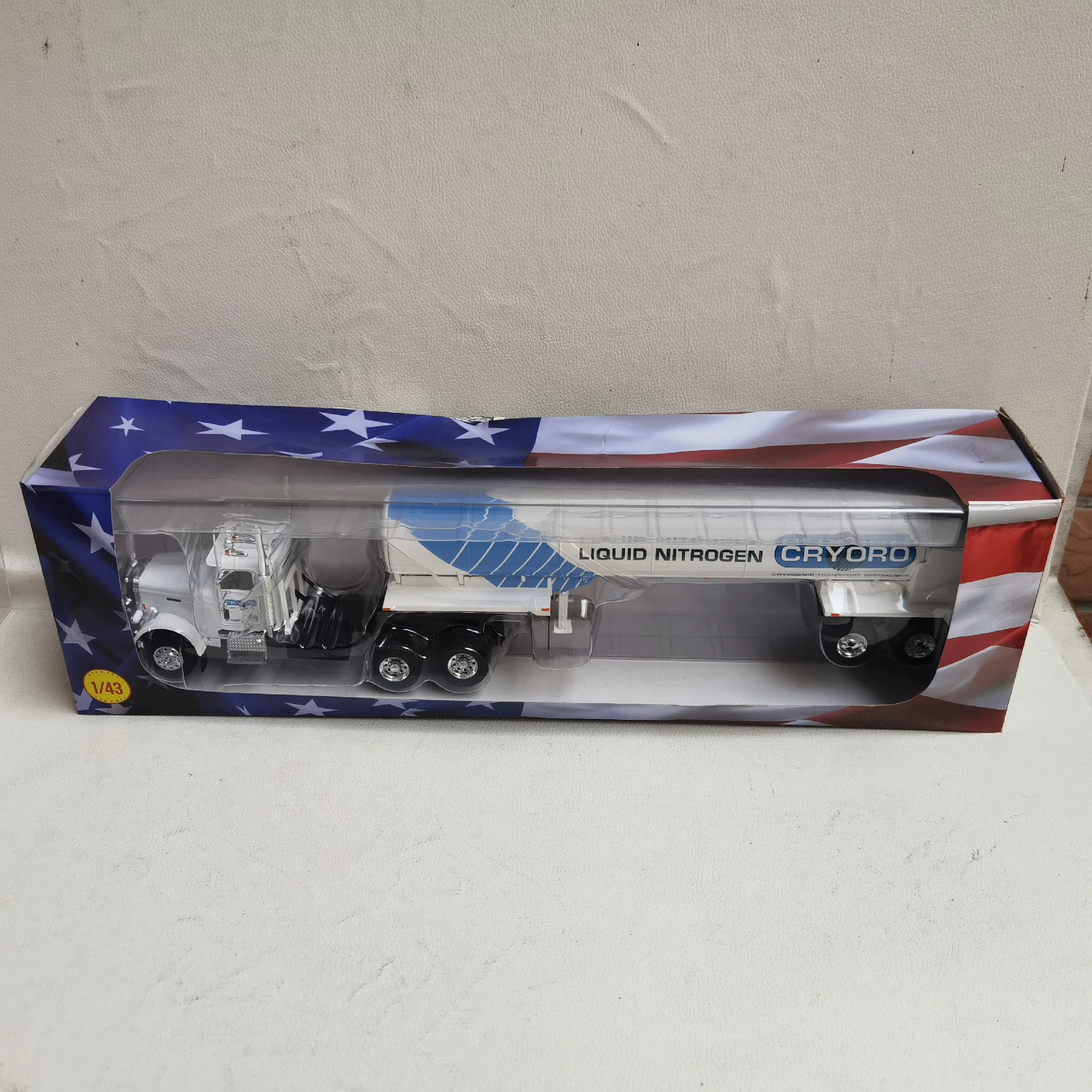 IXO 1:43 Scale FREIGHTLINER FLC120 Oil Tanker Truck Trailer Head Simulation Alloy Car Model Diecast Vehicle Collectible Souvenir