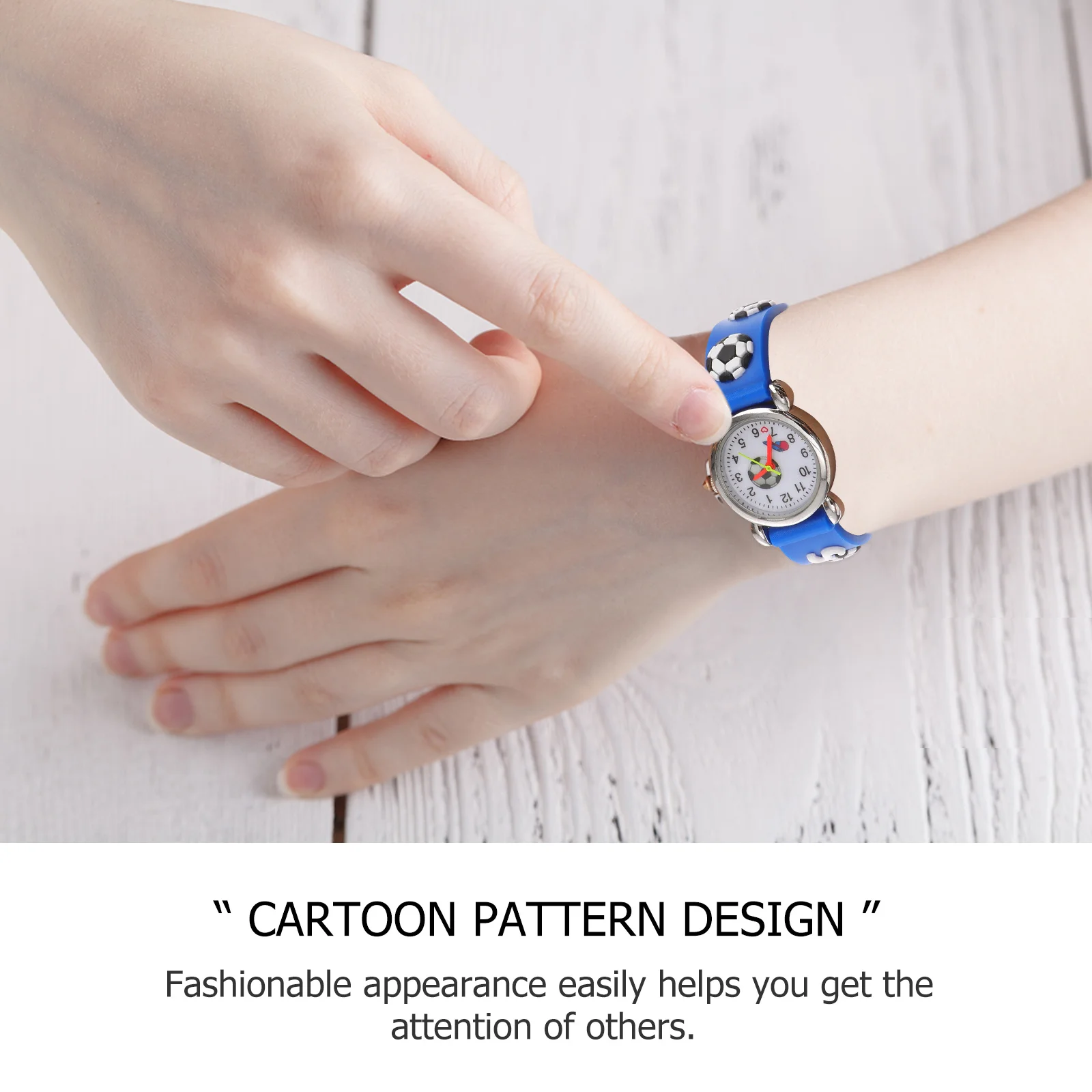 ساعة يد بنمط صافرة كرة القدم ثلاثية الأبعاد بحزام مطاطي كرتوني لتصميم مريح خفيف باللون الأزرق #1