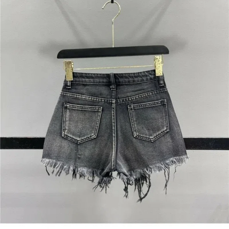 2024 Sommer Schwerindustrie Hot Diamond Denim Shorts Damen neues Muster hohe Taille zeigen Gewicht All-Match hübsche Mädchen Shorts