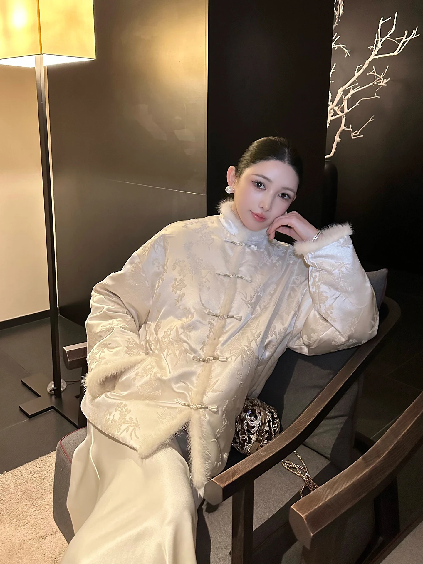 

anxi Du down Jaet Women's Loose Fit Floral Embroidery Velvet Suede Fur Collar Stand up Coat Warmth Faionable