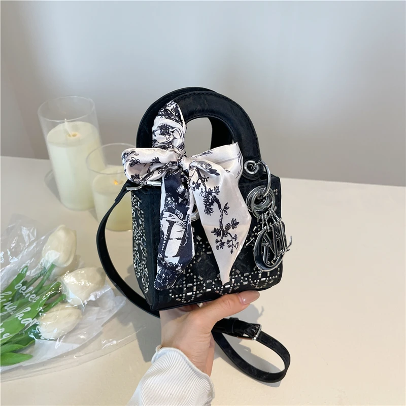 

Trendy Design Letter Logo Handbag Women Fashionable Casual Simple Vintage Style Crossbody Bag Solid Color