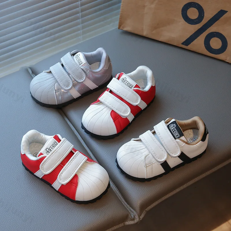 

Универсальные повседневные спортивные туфли с низким берцем для мальчиков, осень 2023, новые трендовые детские модные удобные кроссовки на мягкой подошве на плоской подошве