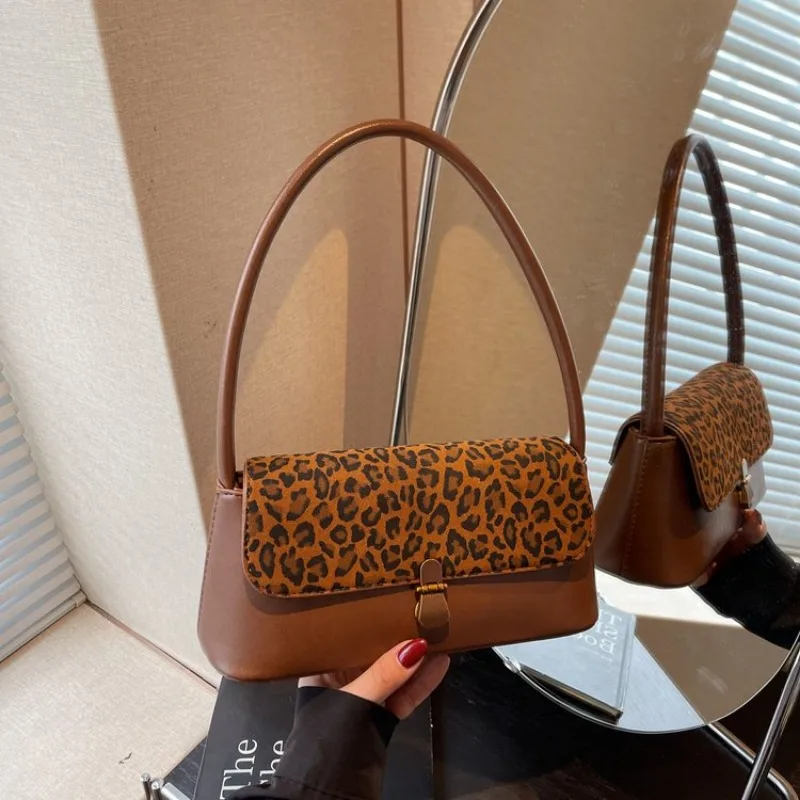 

Stylish Minimalist Designer Diaper Bag For Women Vintage Leather Large Capacity Tote Luxury Elegant Classic Fashionable Commuter