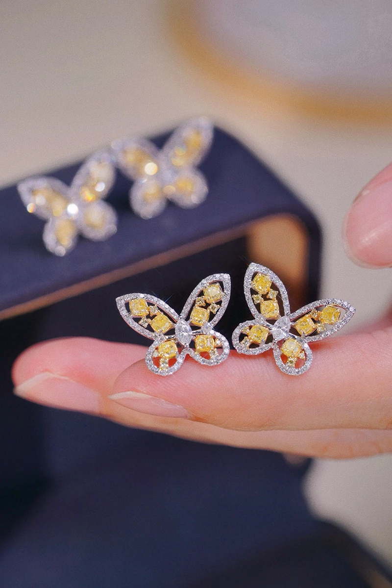 LUOWEND 100% 18K White Gold Earrings Luxury Butterfly Shape Real Natural White&Yellow Diamond Earrings for Women Senior Banquet