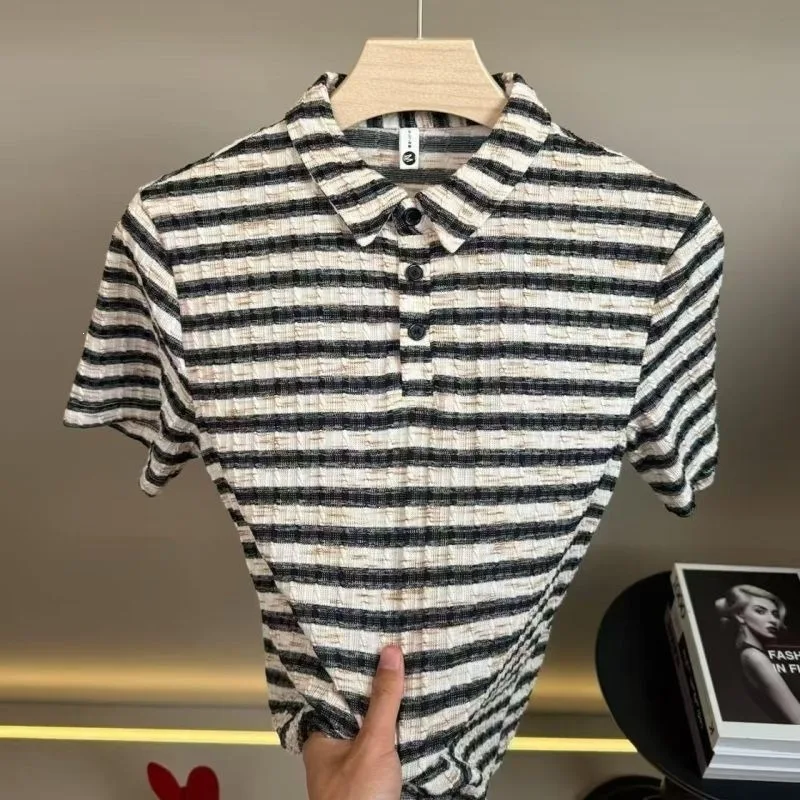 Herren-Poloshirt mit strukturierten Streifen, kurzärmelig, Umlegekragen, Knopfleiste, lockere Passform, Sommer, Basic, lässig, vielseitig, leichtes T-Shirt – Detail 3