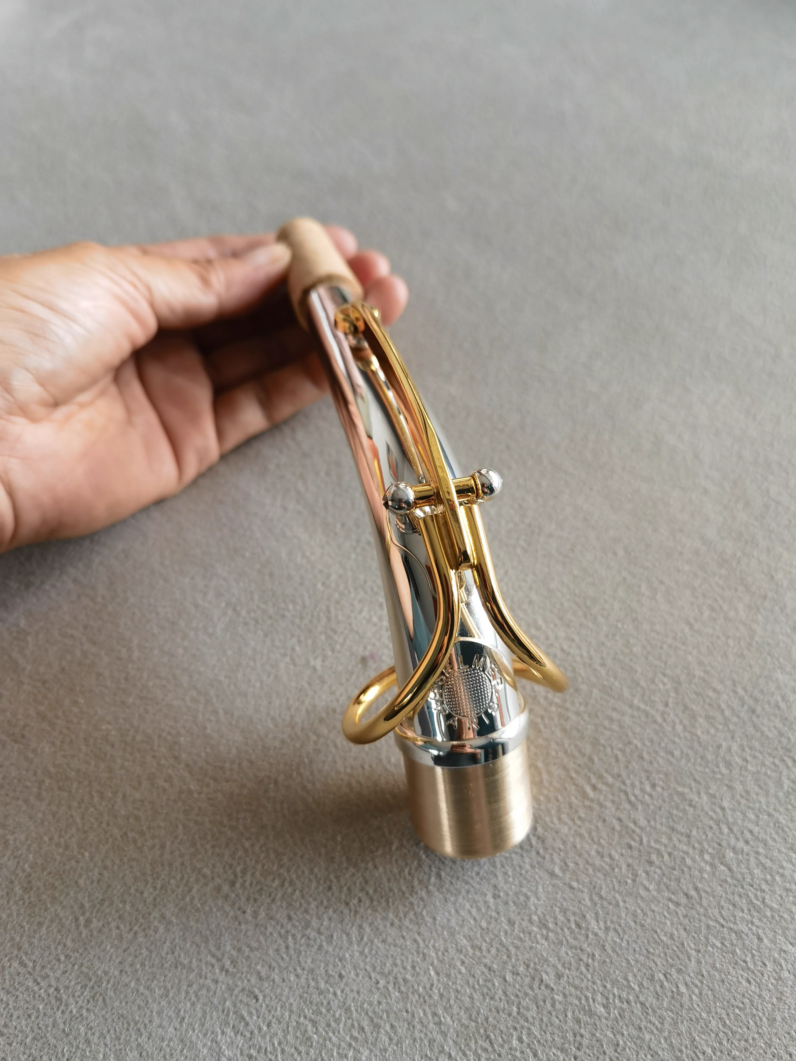 Silver-plated E-flat alto saxophone with bent neck thread and good sound