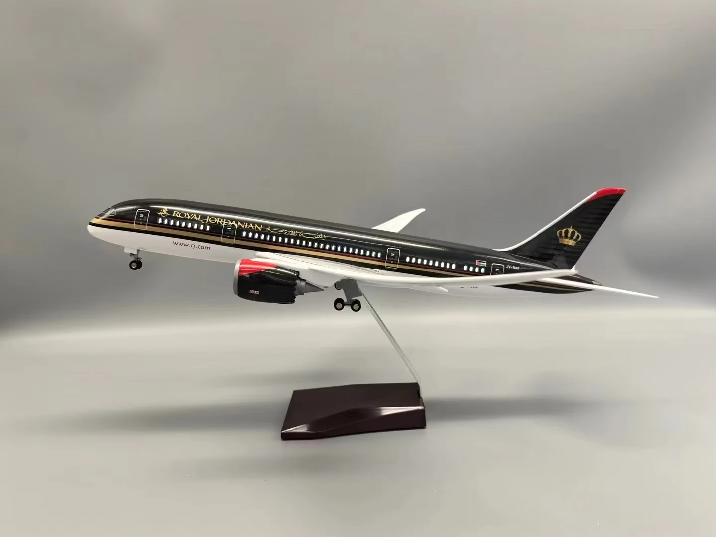 

Plane Model Home Decoration Ornaments 47CM 1/130 Royal Jordanian Airplane Model Die Cast Plane B787 Die-casting Aircraft Resin