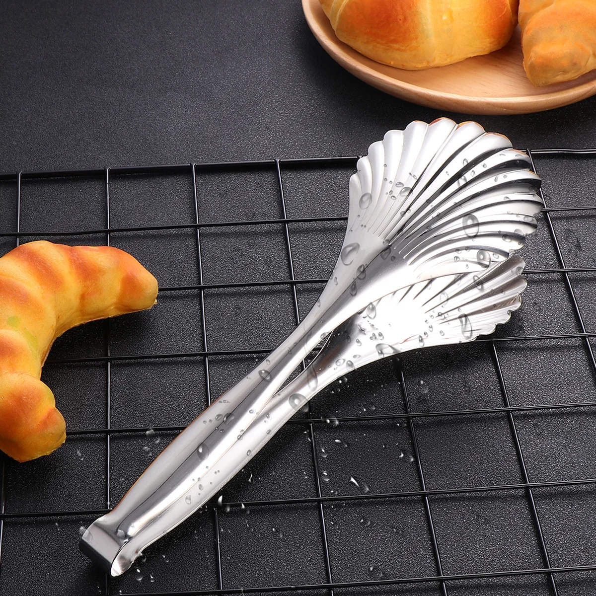 

Food Tong Stainless Steel Multifunctional Kitchen Serving Clip Heat Resistant Draining Holes for Bbq Salad Bread Chicken Wings