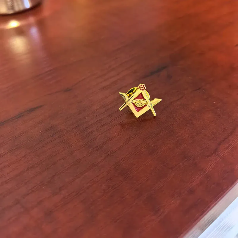 19mm Square and Compass Shake Hands Free Lapel Pin Masons Brooch Friendship Soft Enamel Brooch Metal Badge