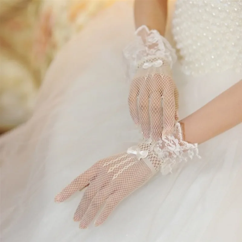 1 Pair Elegant Ladies Short Lace Gloves New Sheer Fishnet Mesh Black White Prom Party Female's Fashion Solid White Mittens image 2