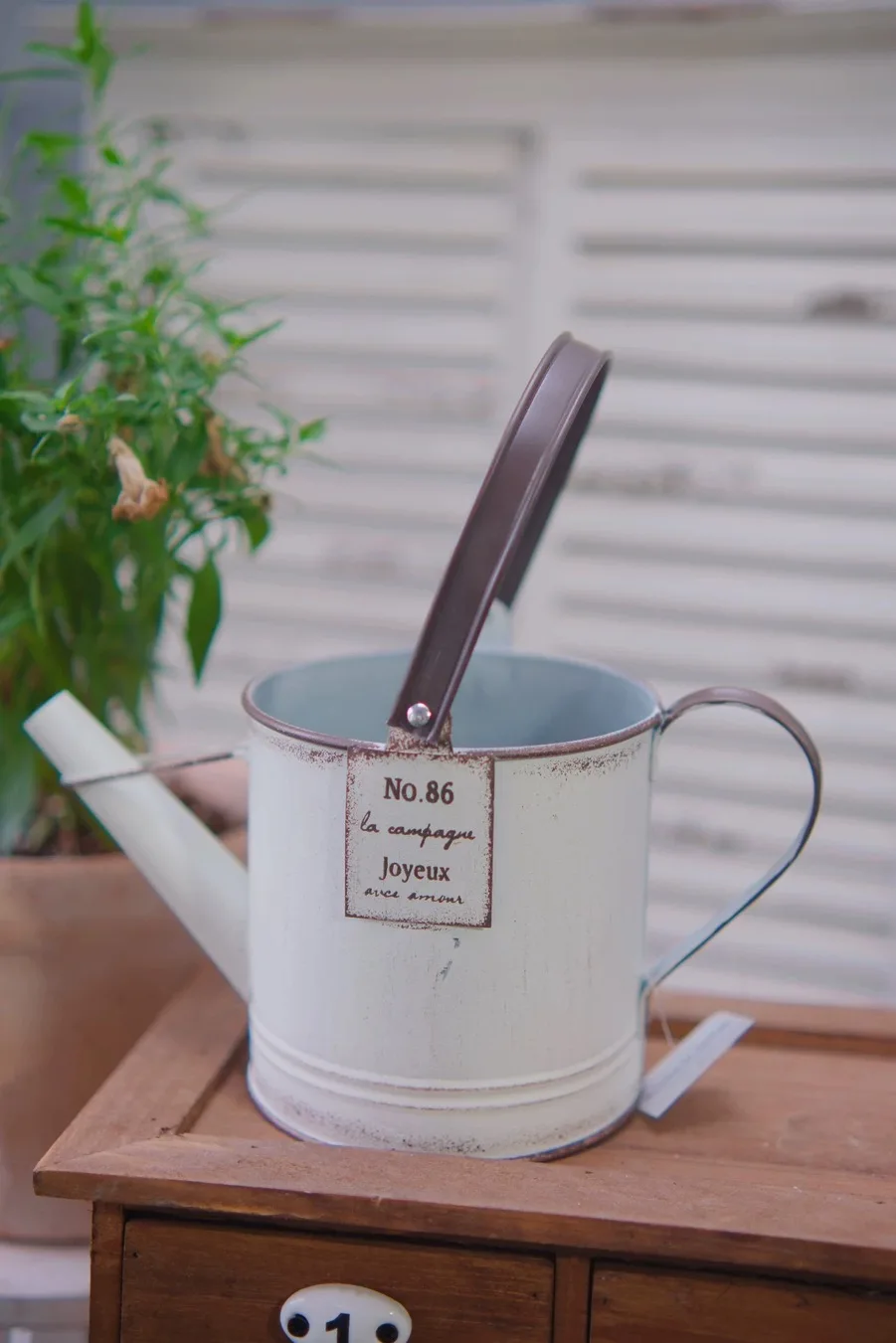 Vintage French Country Watering Can Planter, Metal Decorative Flower Pot, White with Label No.86, 9.4 x 4.7 x 9.1 inches