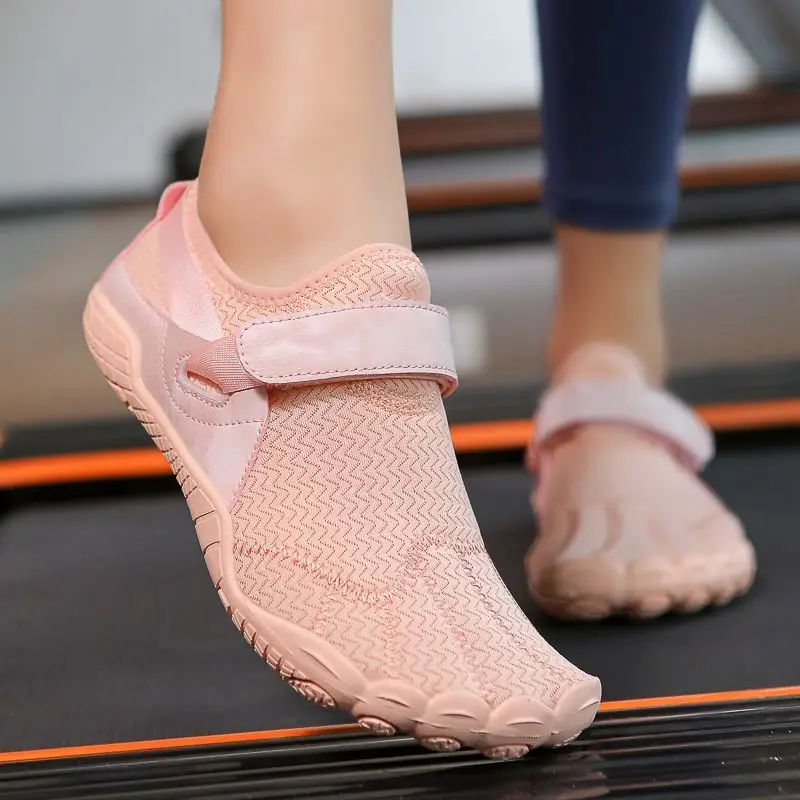 2025 Outdoor summer new breathable quick-drying lightweight trampoline shoes men's and women's beach shoes
