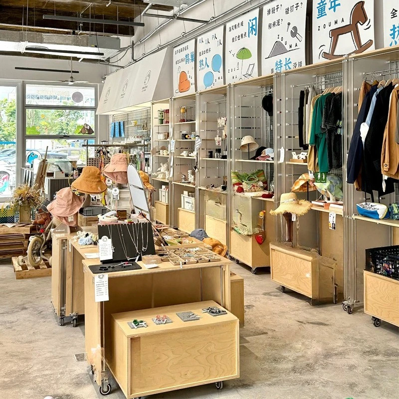 Rak pajang lantai toko pakaian baru yang kreatif, rak lantai papan laut sumbu optik, etalase tas sepatu akrilik