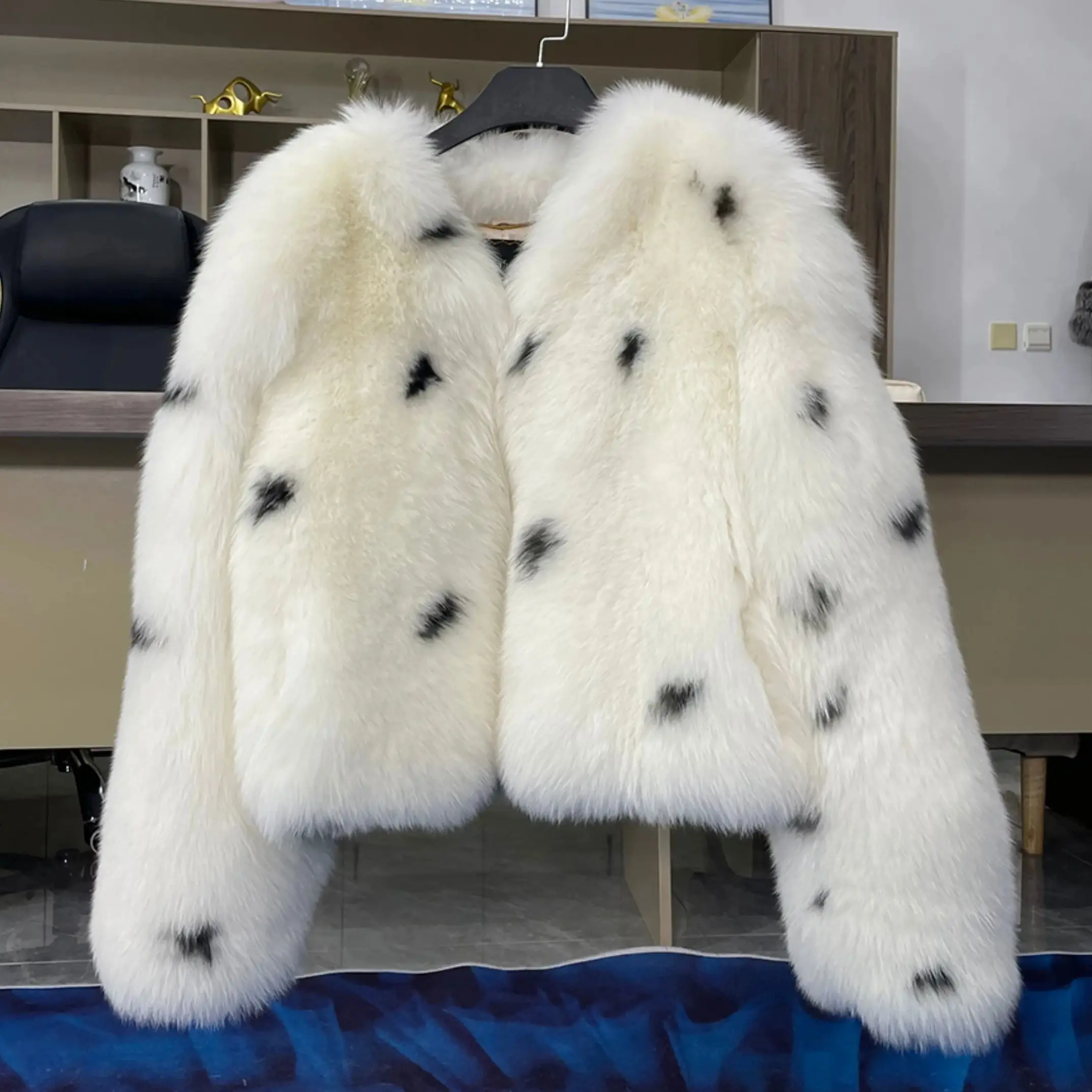 

2024 Winter New Style Imported From Finland Whole Leather White Fox Fox Fur Coat For Women Young Fashion Short Style Young