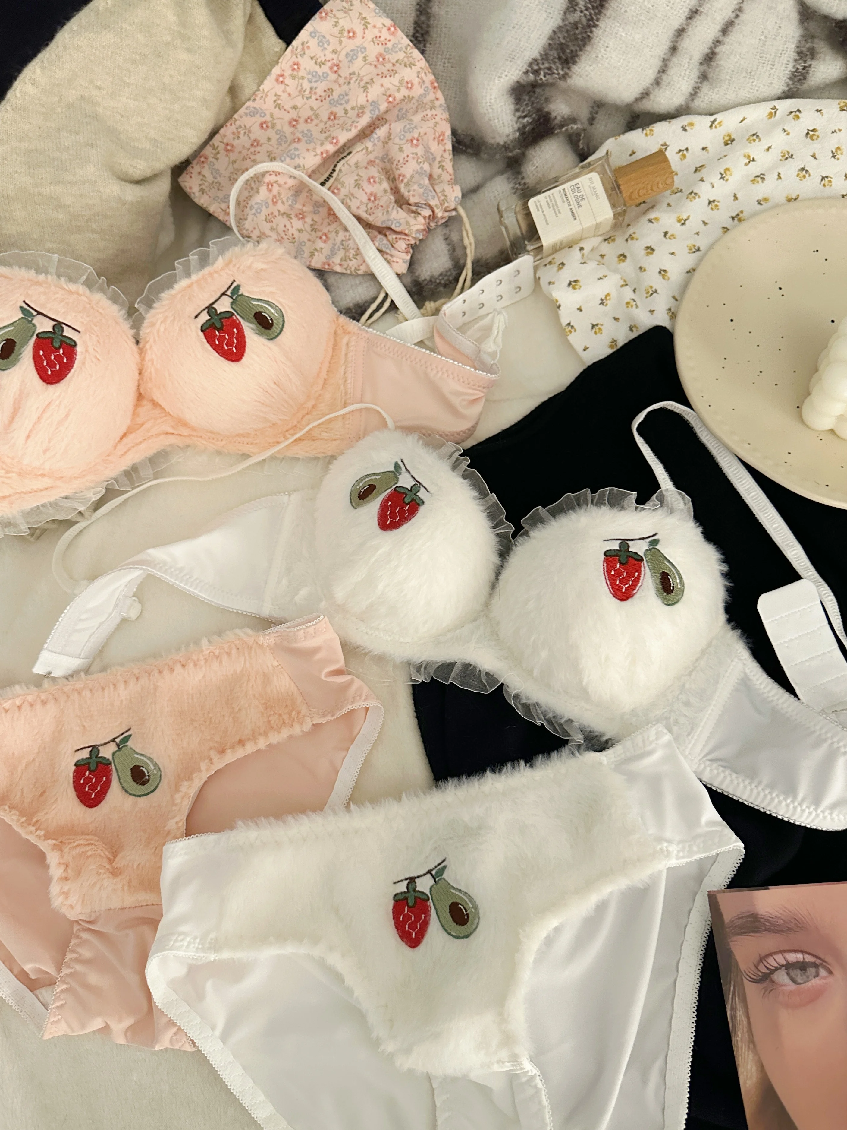 

Japanese new plush underwear girls small breasts thin section on the support lingerie without steel ring comfortable cute bra se