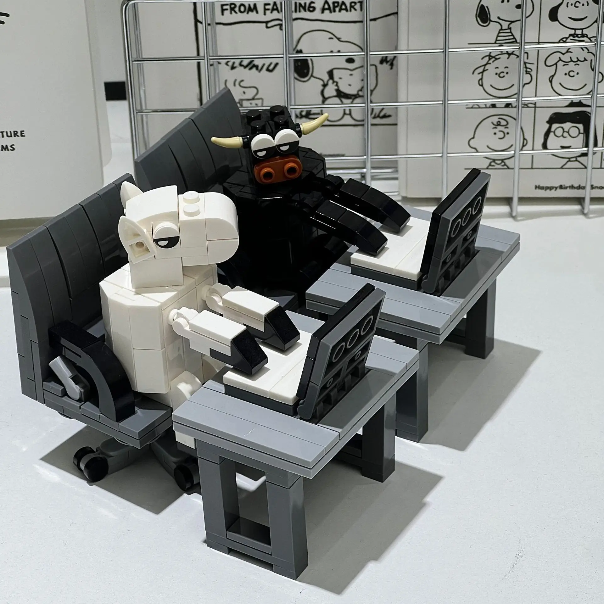 MOC Building block cattle horses shrimp model figurines, puzzle assembly, randomly mixing, Internet celebrity creative parodies