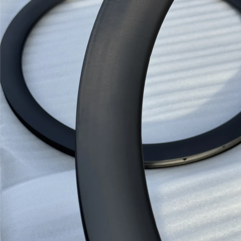 Carbon-Rennradfelge 700C 410g Matt-Finish 45mm 50mm 60mm 24 Löcher Tubeless Clincher Kompatibel Nur für Scheibenbremsen Fahrradfelgen – Detail 5