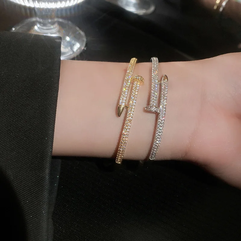 Pulsera de lujo coreana para mujer, brazalete brillante Simple de Europa y América, joyería elegante para fiesta, novedad de 2024