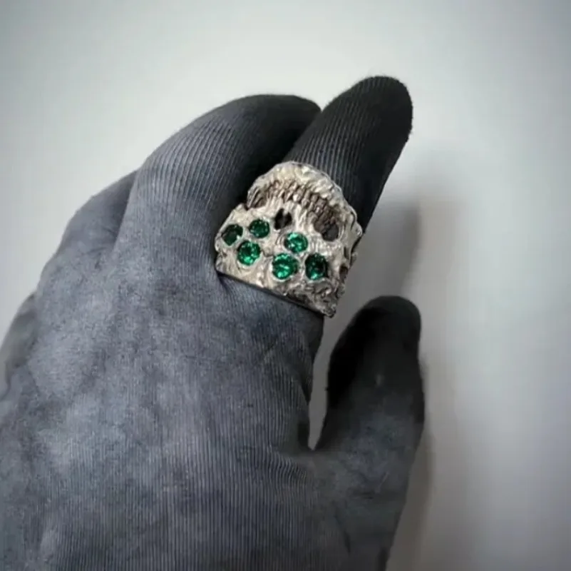 British Retro Skull Ring, Inlaid Green Zircon, Adjustable Open Band, Niche High-end Index Finger Jewelry for Men Punk Fashion