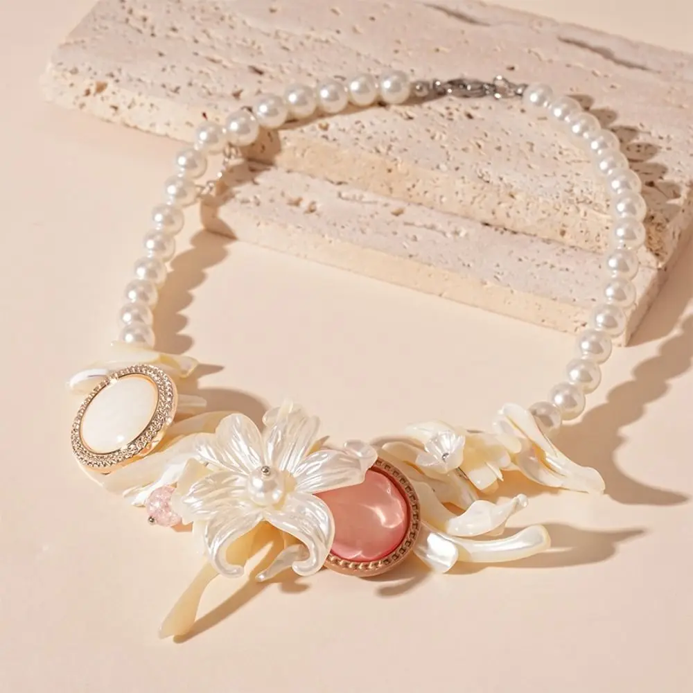 

French Style Sweet Beach Necklace Jewelry Petal Resin Iris Flower Pendant Necklace Irregular Vacation Pearl Beaded Choker Women