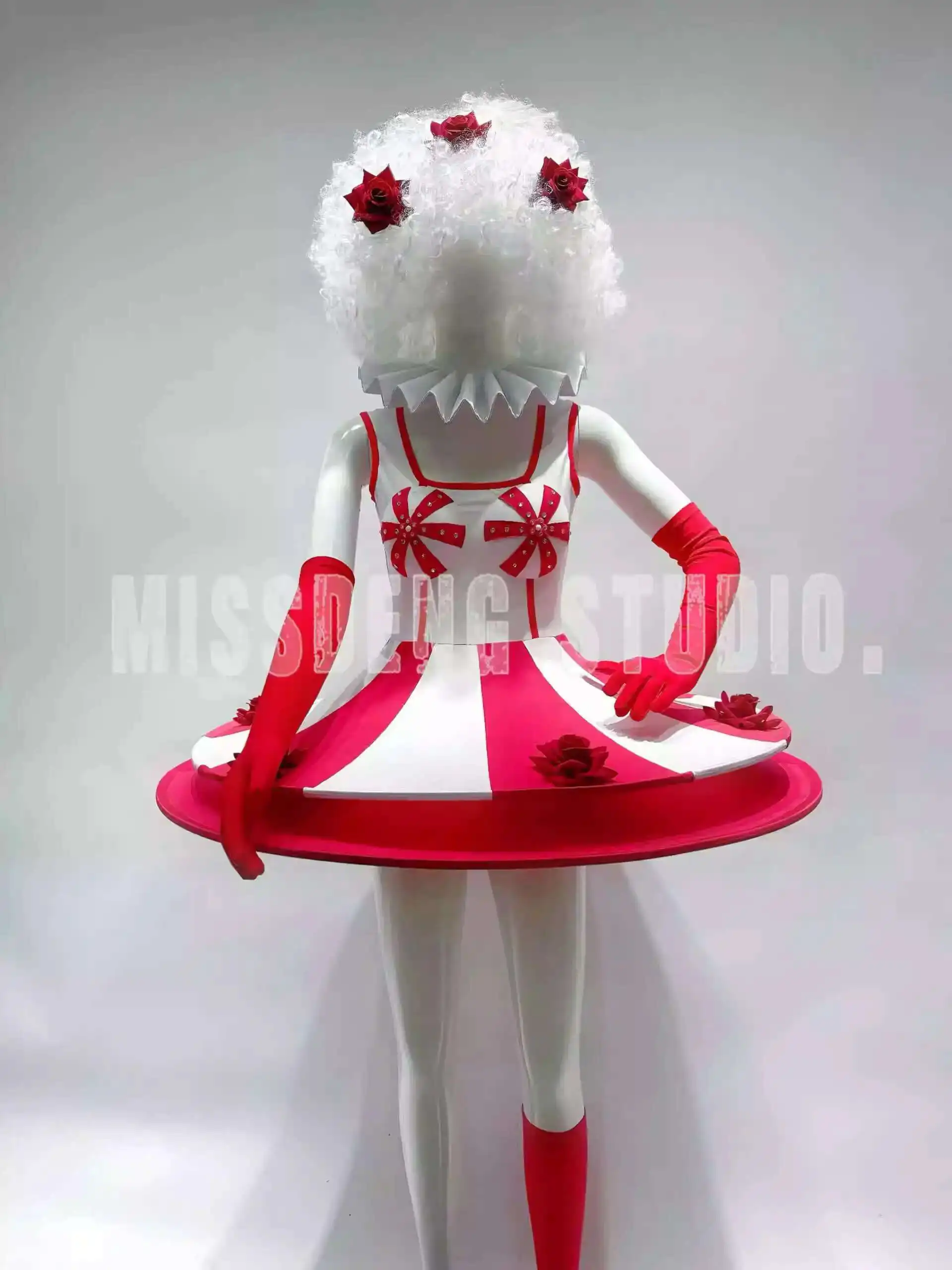 Parco divertimenti Parata Discoteca Cosplay Costume da spettacolo di carnevale Circo Gonna grande a righe rosse e bianche femminili