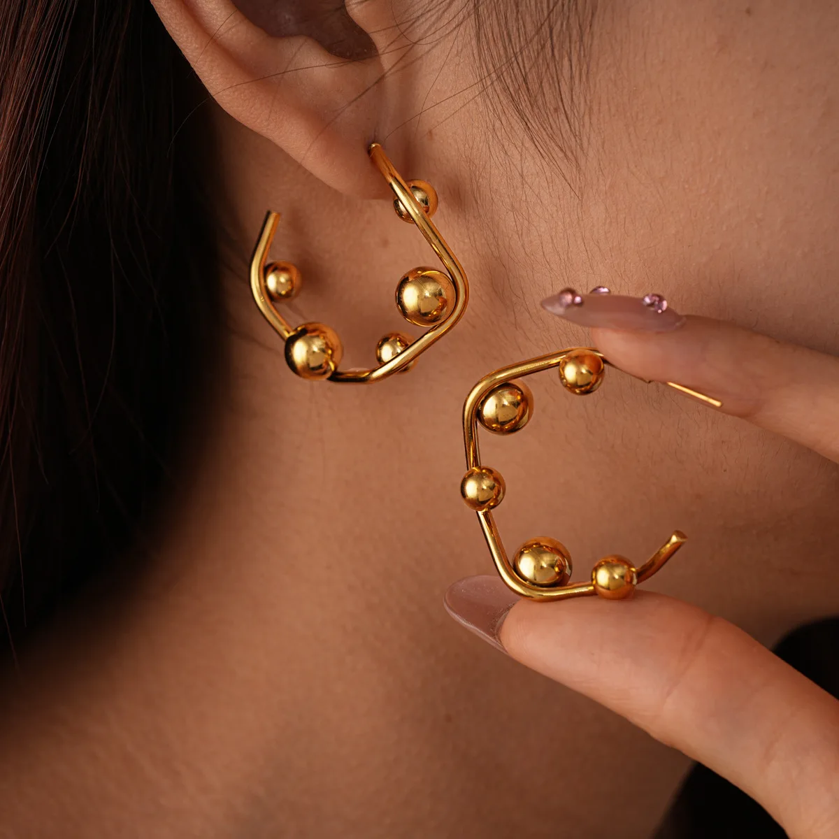 Real gold electroplated geometric twisted round earrings light luxury high-end studs fashion versatile earrings women