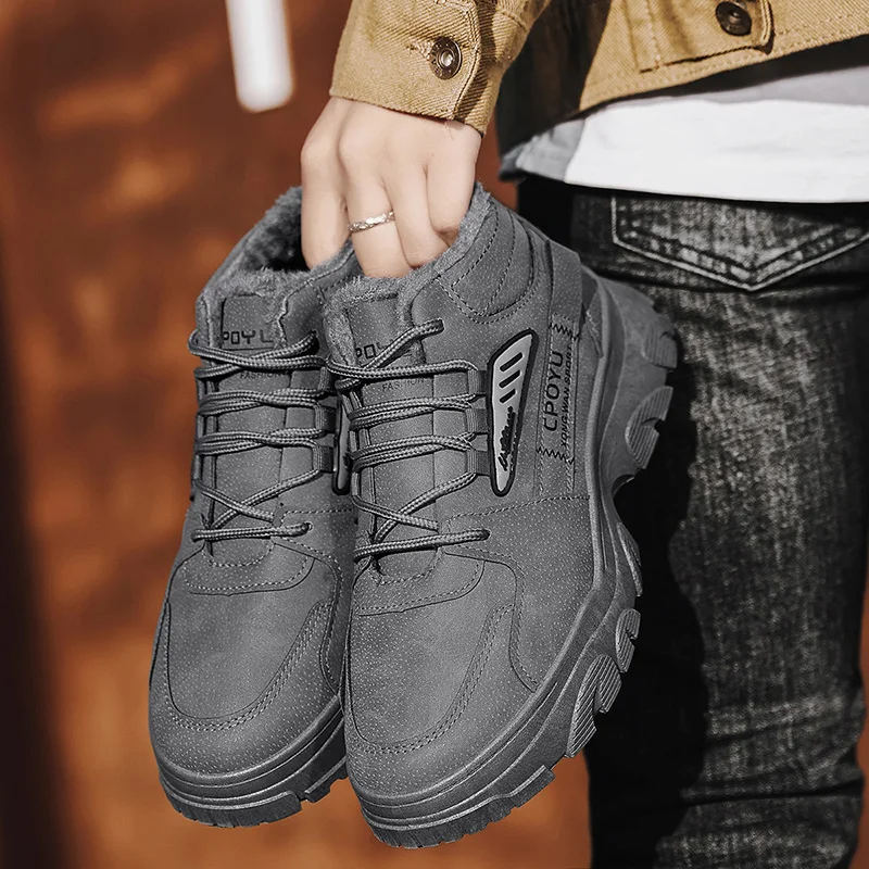 Men Fashionable Sports Shoes Warm Plush Thick Soled Winter Shoes Super Comfortable Suitable for Daily Wear in Autumn and Winter