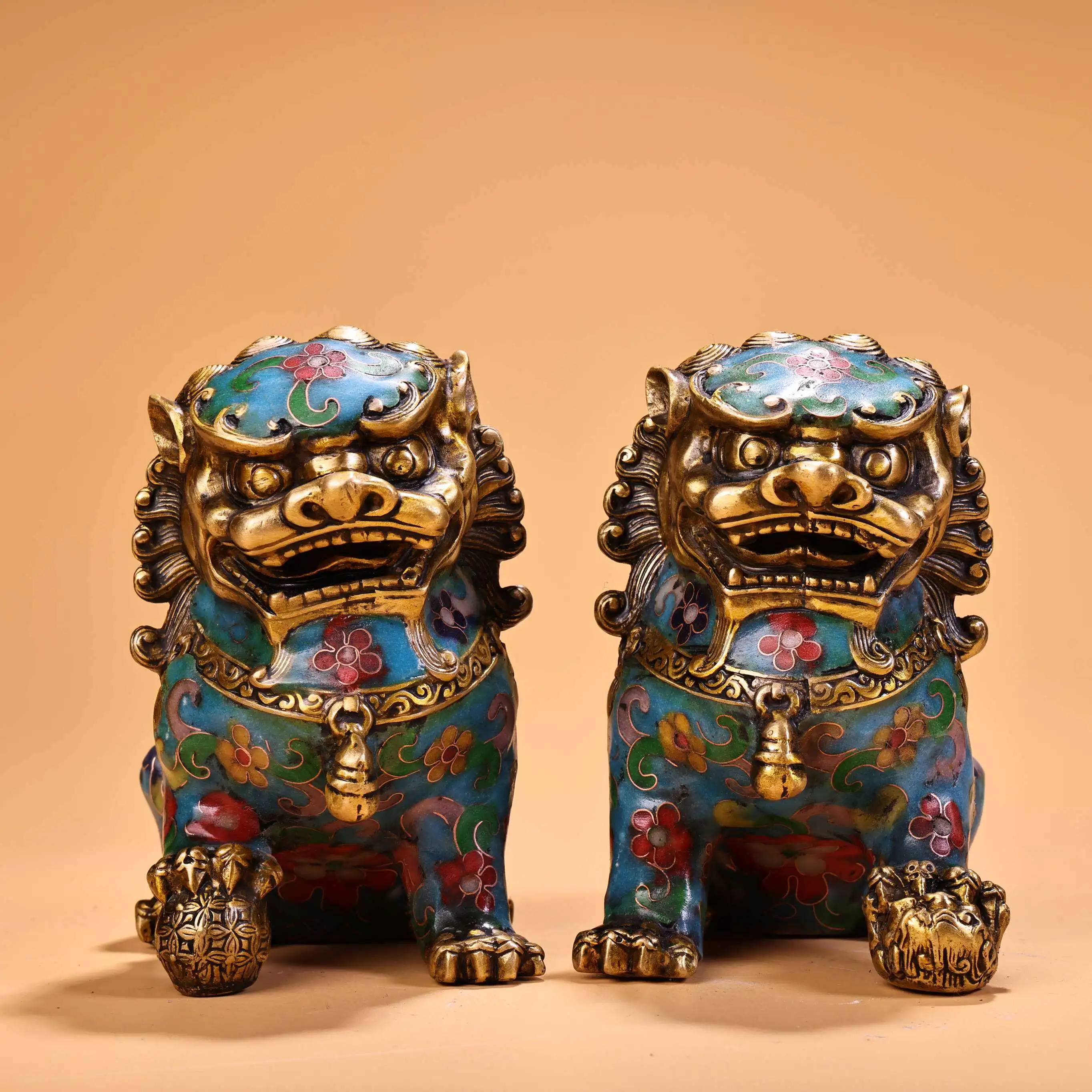 Vintage Chinese Cloisonne Gilt Bronze Lion Figurines Pair Heavy Patina Vivid Expression Exquisite Craft Collectible