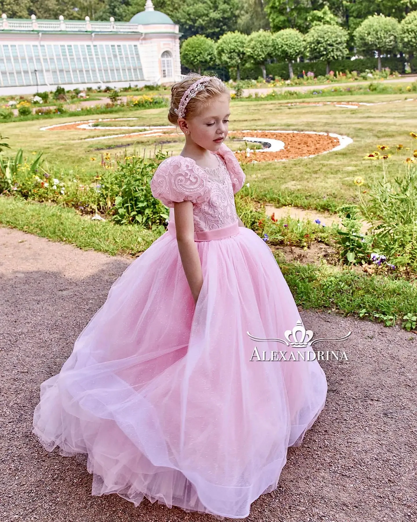 Prinzessinnenkleid für Blumenmädchen in Rosa für Hochzeiten, kurze Ärmel, Organza, bodenlang, Taufkleider für Kleinkinder, Erstkommunionkleider, individuell gestaltet