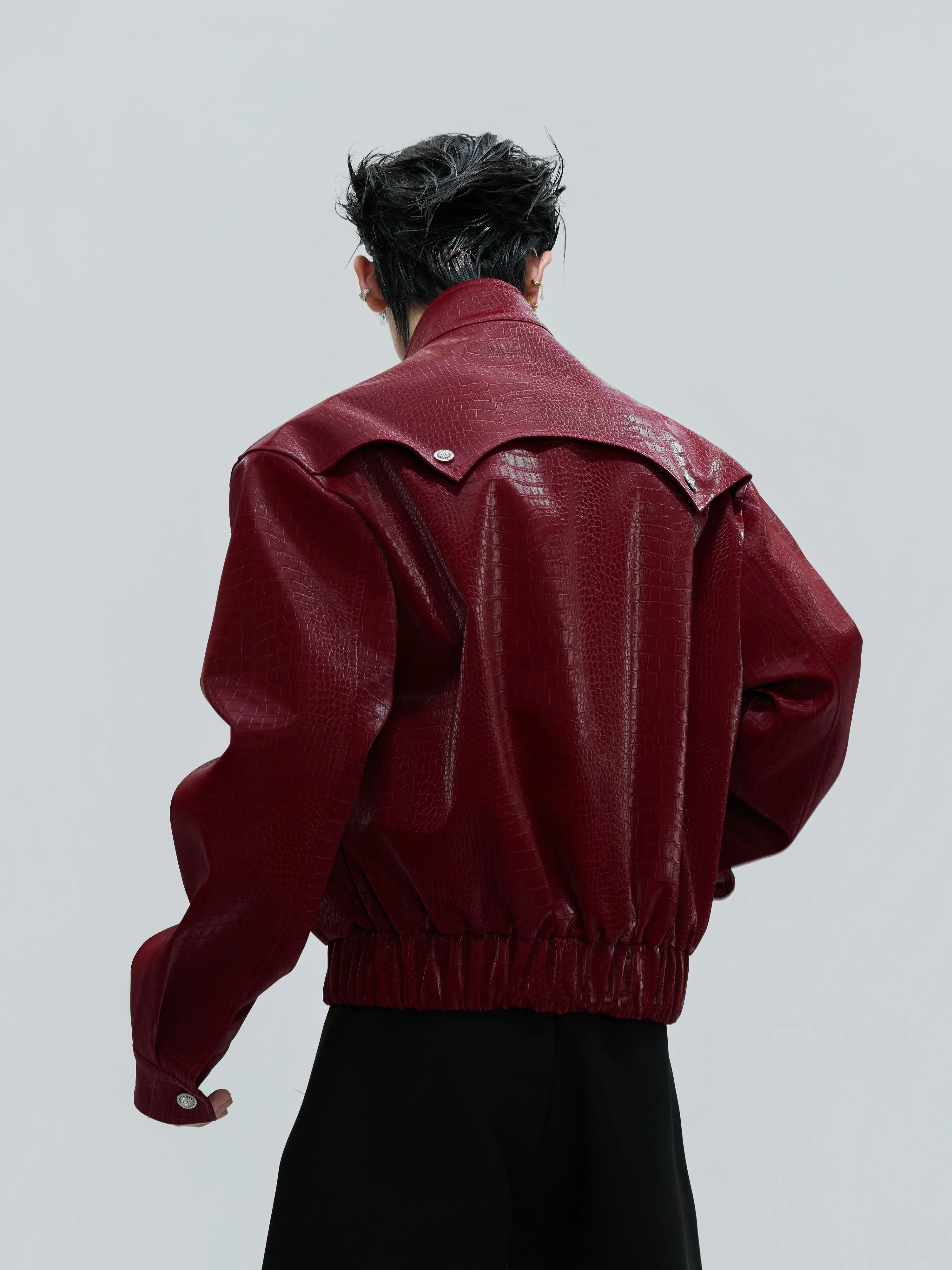 2025 جديد الرجال نمط التمساح الموازين سترة جلدية قصيرة حمراء الوقوف طوق الموهير الربط تصميم سترة سوداء #3